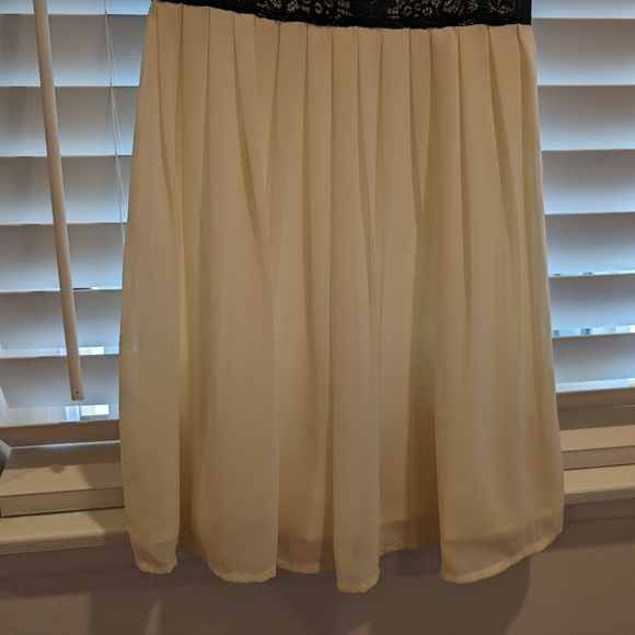 Vintage Lacey Dress - Picture 3 of 8